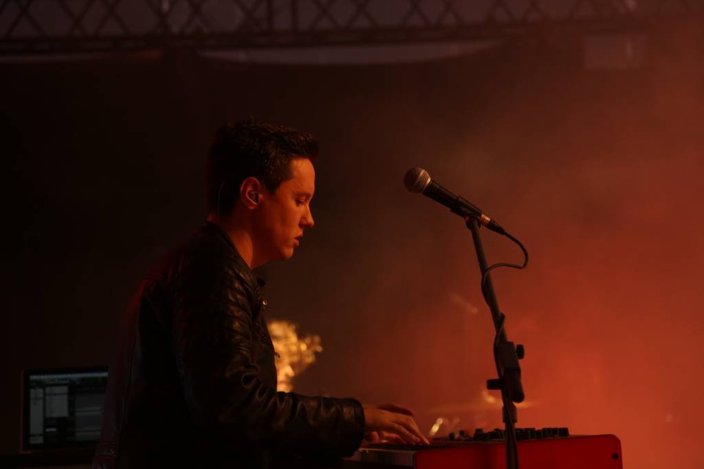 Hrady CZ v Rožmberku nad Vltavou poznamenala bouřka. Zahráli Divokej Bill, UDG i Tomáš Klus