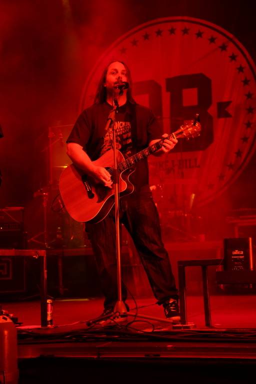 Hrady CZ v Rožmberku nad Vltavou poznamenala bouřka. Zahráli Divokej Bill, UDG i Tomáš Klus