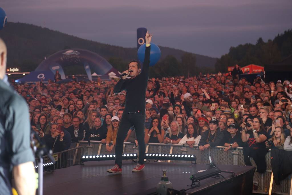 Hrady CZ v Rožmberku nad Vltavou poznamenala bouřka. Zahráli Divokej Bill, UDG i Tomáš Klus