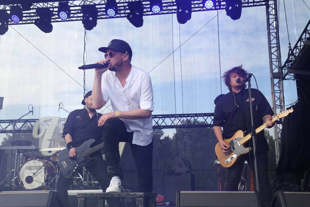 Hrady CZ v Rožmberku nad Vltavou poznamenala bouřka. Zahráli Divokej Bill, UDG i Tomáš Klus