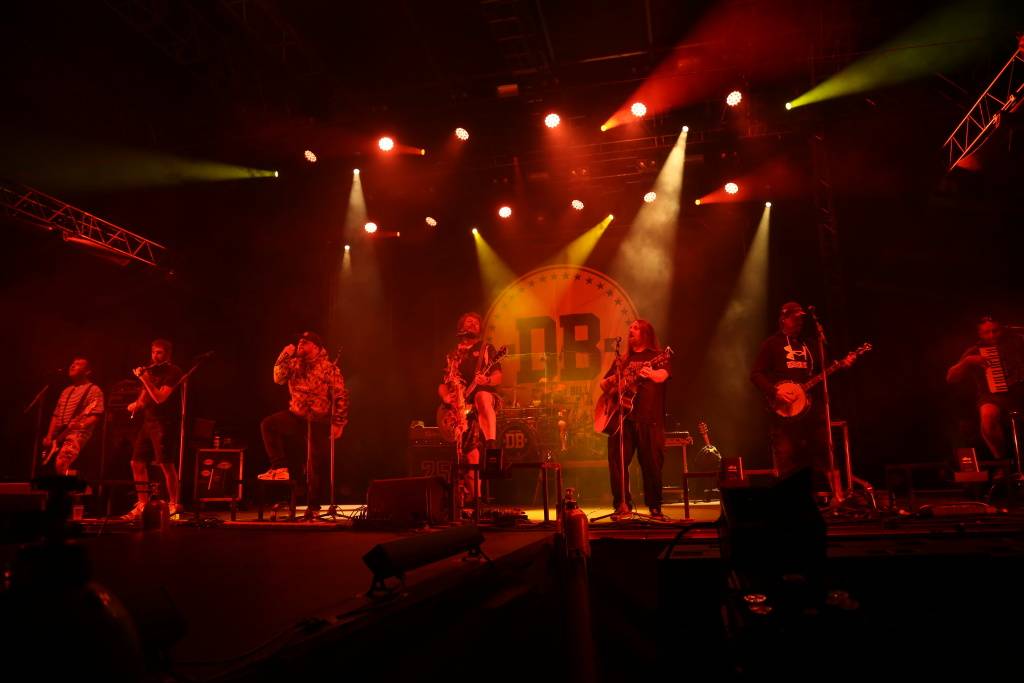 Hrady CZ v Rožmberku nad Vltavou poznamenala bouřka. Zahráli Divokej Bill, UDG i Tomáš Klus