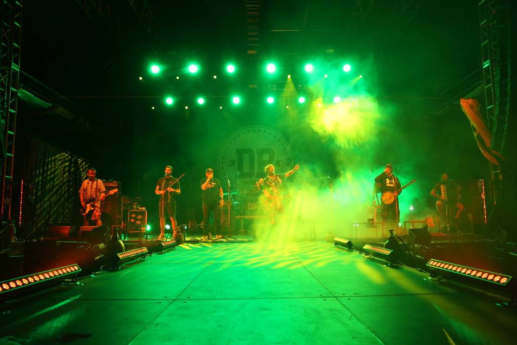 Hrady CZ v Rožmberku nad Vltavou poznamenala bouřka. Zahráli Divokej Bill, UDG i Tomáš Klus