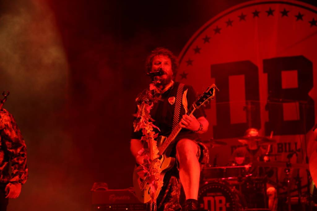 Hrady CZ v Rožmberku nad Vltavou poznamenala bouřka. Zahráli Divokej Bill, UDG i Tomáš Klus