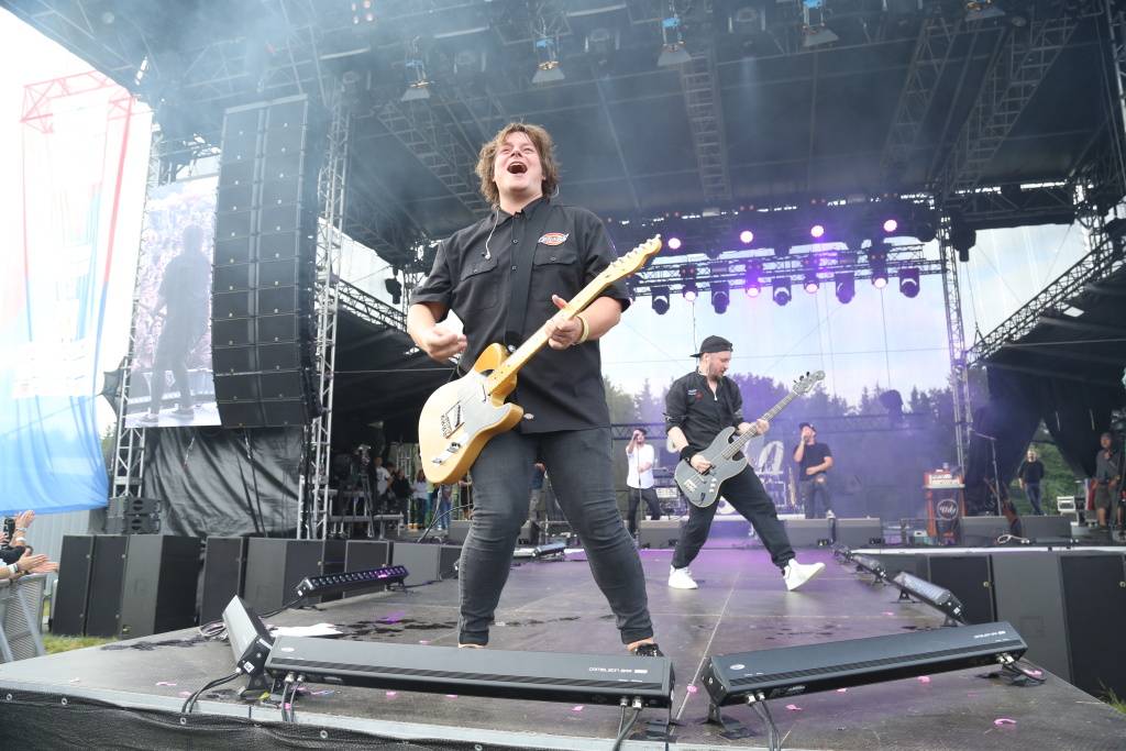 Hrady CZ v Rožmberku nad Vltavou poznamenala bouřka. Zahráli Divokej Bill, UDG i Tomáš Klus