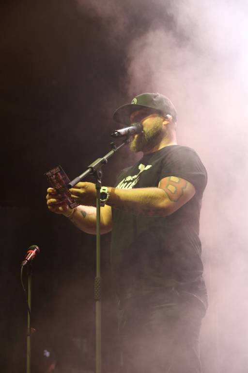 Hrady CZ v Rožmberku nad Vltavou poznamenala bouřka. Zahráli Divokej Bill, UDG i Tomáš Klus