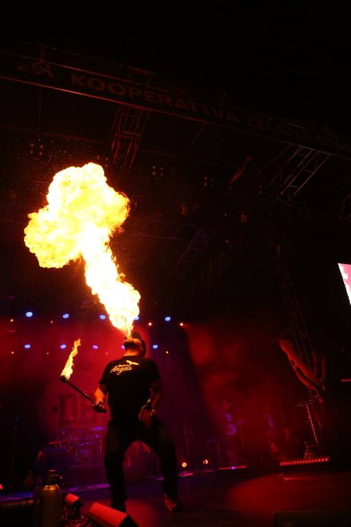 Hrady CZ v Rožmberku nad Vltavou poznamenala bouřka. Zahráli Divokej Bill, UDG i Tomáš Klus