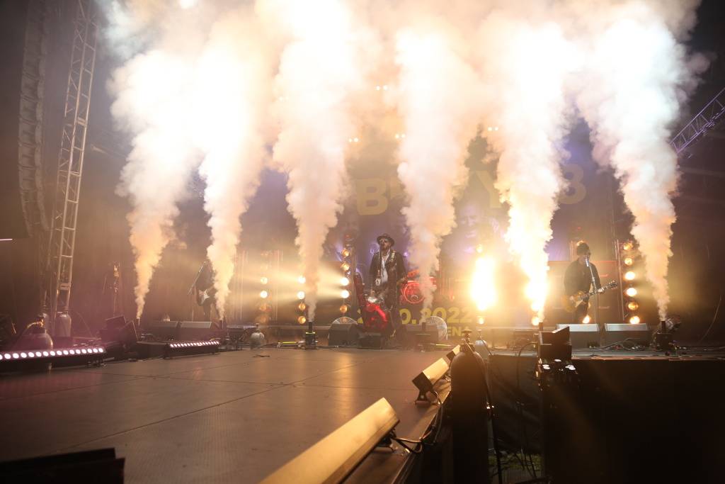 Hrady CZ v Rožmberku nad Vltavou poznamenala bouřka. Zahráli Divokej Bill, UDG i Tomáš Klus