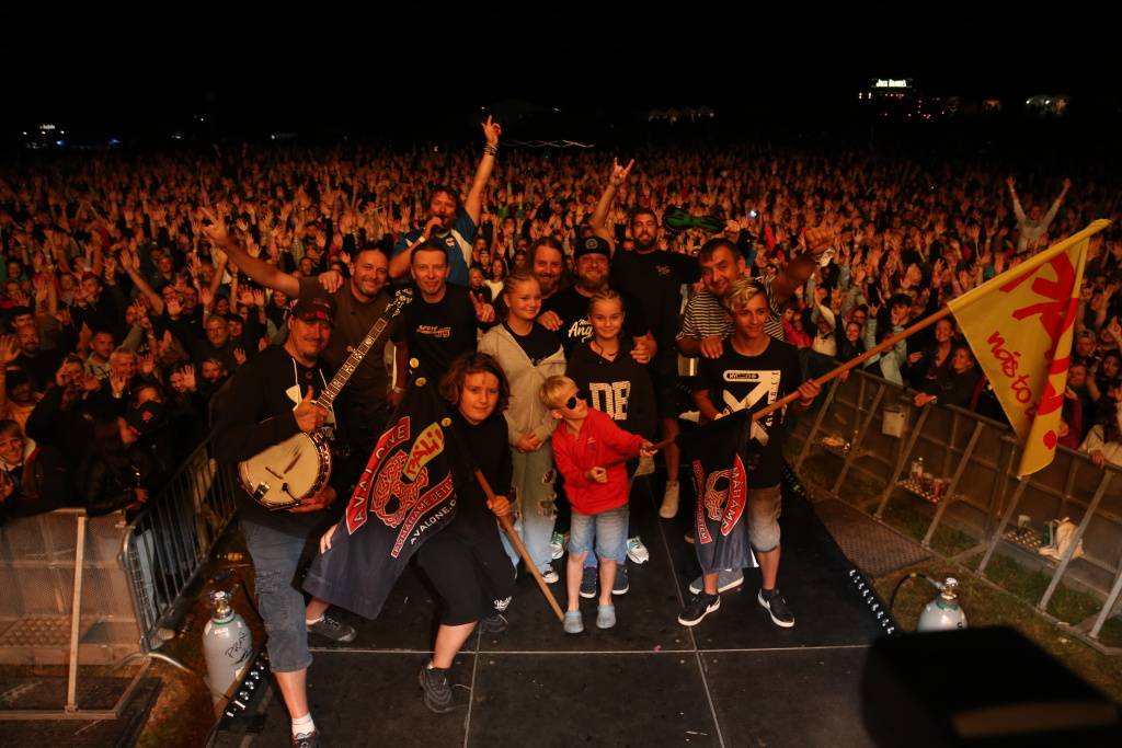 Hrady CZ v Rožmberku nad Vltavou poznamenala bouřka. Zahráli Divokej Bill, UDG i Tomáš Klus