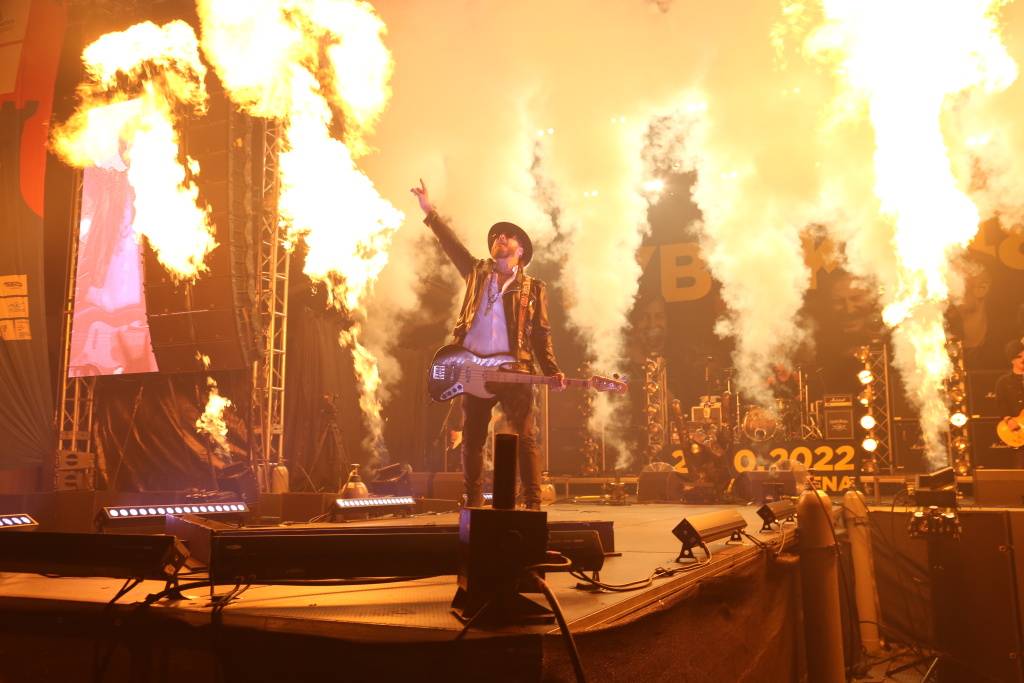 Hrady CZ v Rožmberku nad Vltavou poznamenala bouřka. Zahráli Divokej Bill, UDG i Tomáš Klus