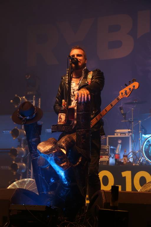 Hrady CZ v Rožmberku nad Vltavou poznamenala bouřka. Zahráli Divokej Bill, UDG i Tomáš Klus