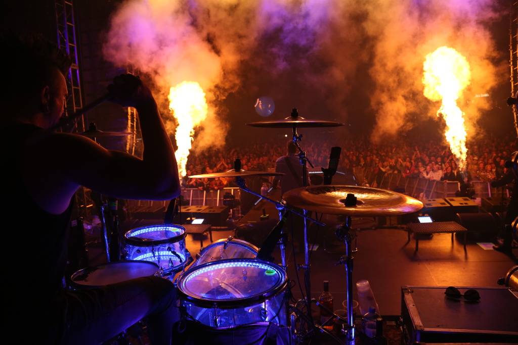 Hrady CZ v Rožmberku nad Vltavou poznamenala bouřka. Zahráli Divokej Bill, UDG i Tomáš Klus