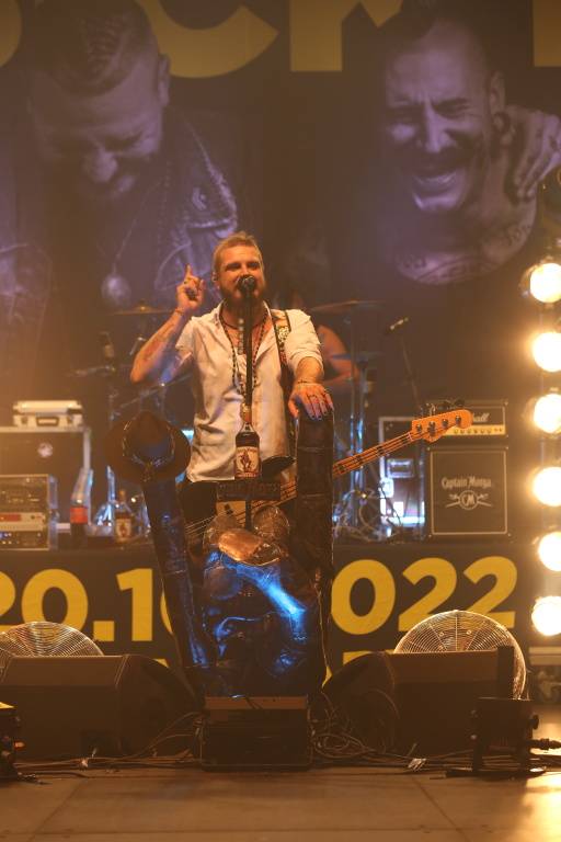 Hrady CZ v Rožmberku nad Vltavou poznamenala bouřka. Zahráli Divokej Bill, UDG i Tomáš Klus