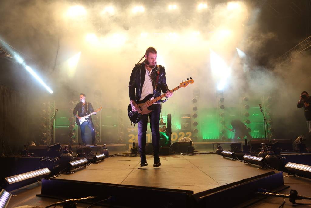 Hrady CZ v Rožmberku nad Vltavou poznamenala bouřka. Zahráli Divokej Bill, UDG i Tomáš Klus