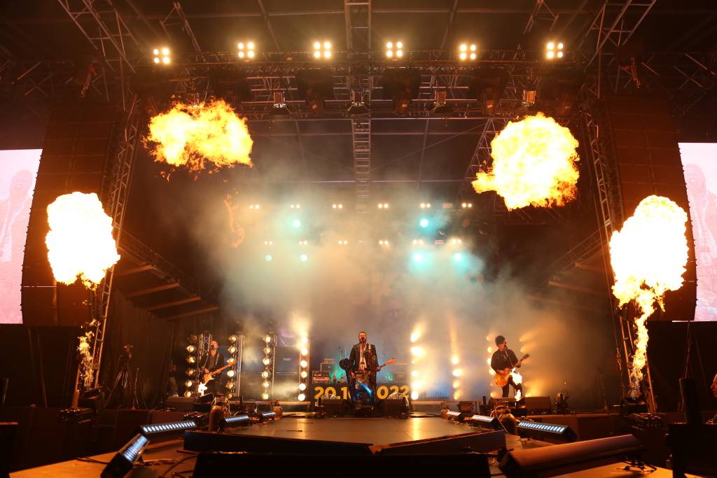 Hrady CZ v Rožmberku nad Vltavou poznamenala bouřka. Zahráli Divokej Bill, UDG i Tomáš Klus