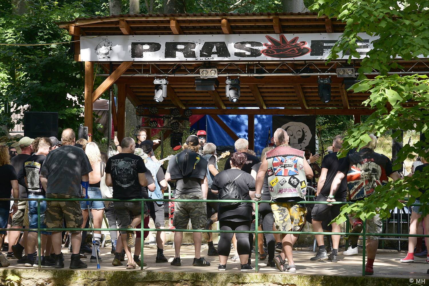 Prasofest přivezl do Vlčtejna Plexis, Záviše nebo Cocotte Minute