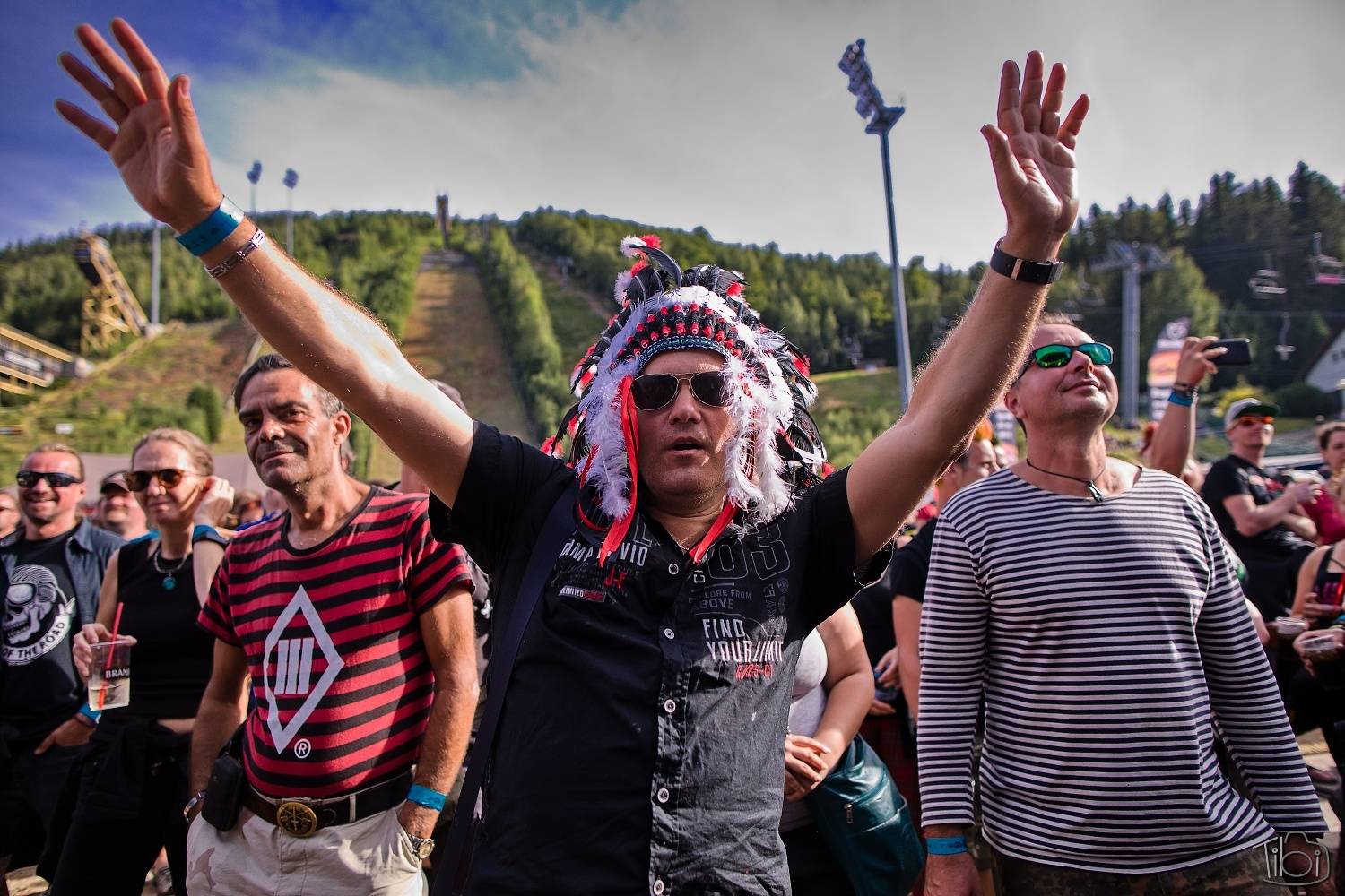 Tři sestry pily rum, pivo a zelenou, na Keltskou noc pozvaly E!E, Wohnout i Dymytry