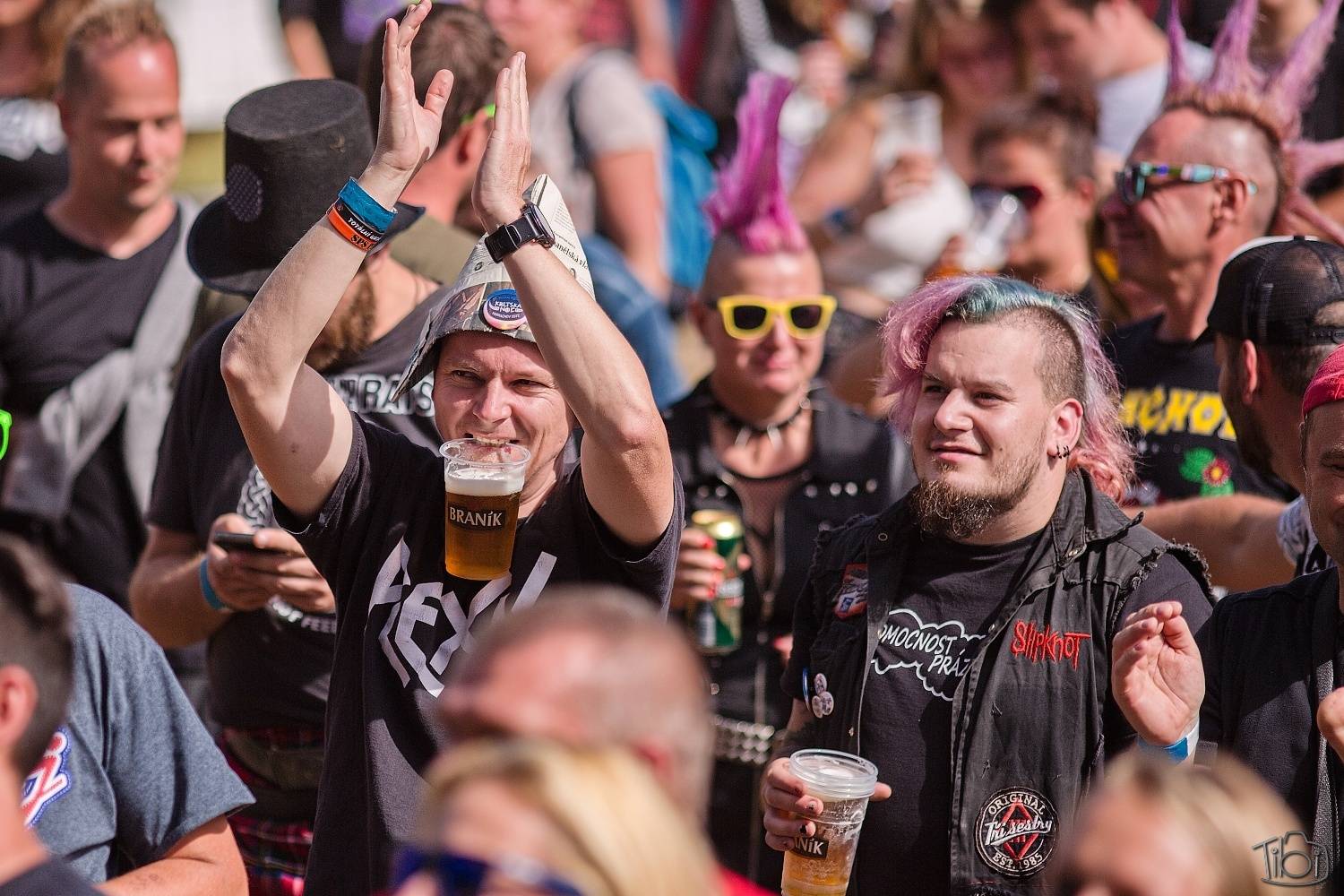 Tři sestry pily rum, pivo a zelenou, na Keltskou noc pozvaly E!E, Wohnout i Dymytry