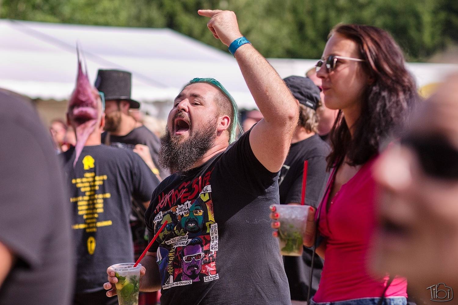 Tři sestry pily rum, pivo a zelenou, na Keltskou noc pozvaly E!E, Wohnout i Dymytry