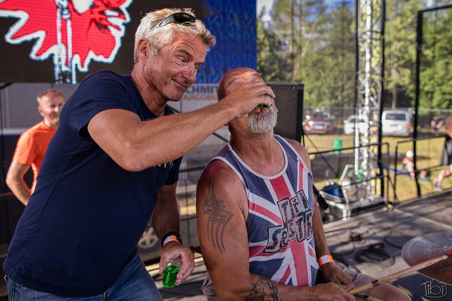 Tři sestry pily rum, pivo a zelenou, na Keltskou noc pozvaly E!E, Wohnout i Dymytry