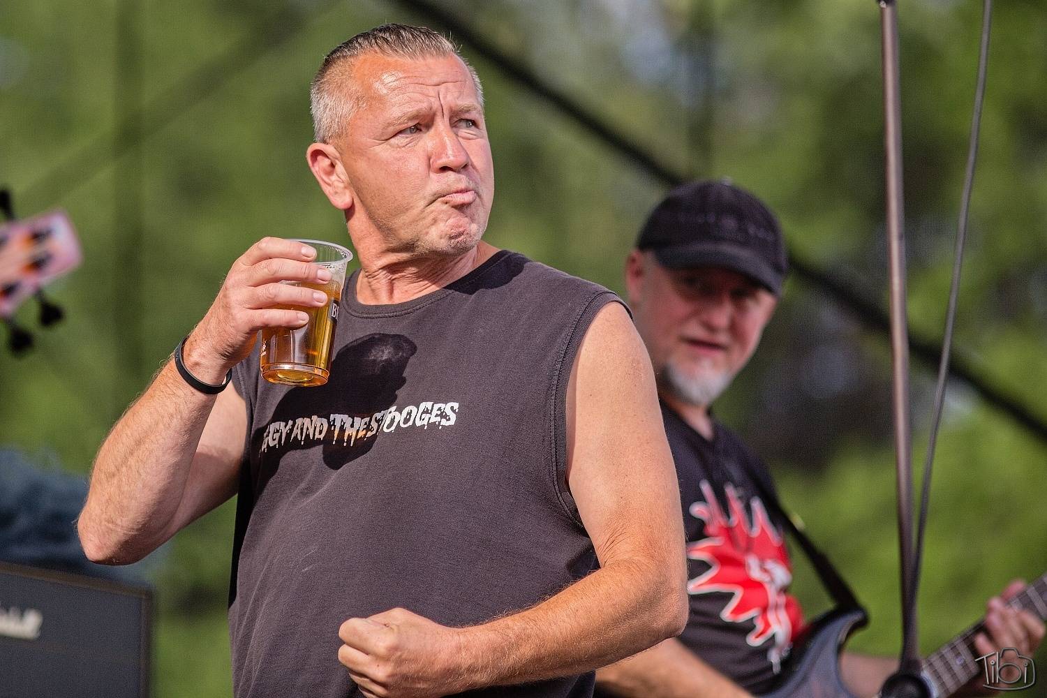 Tři sestry pily rum, pivo a zelenou, na Keltskou noc pozvaly E!E, Wohnout i Dymytry