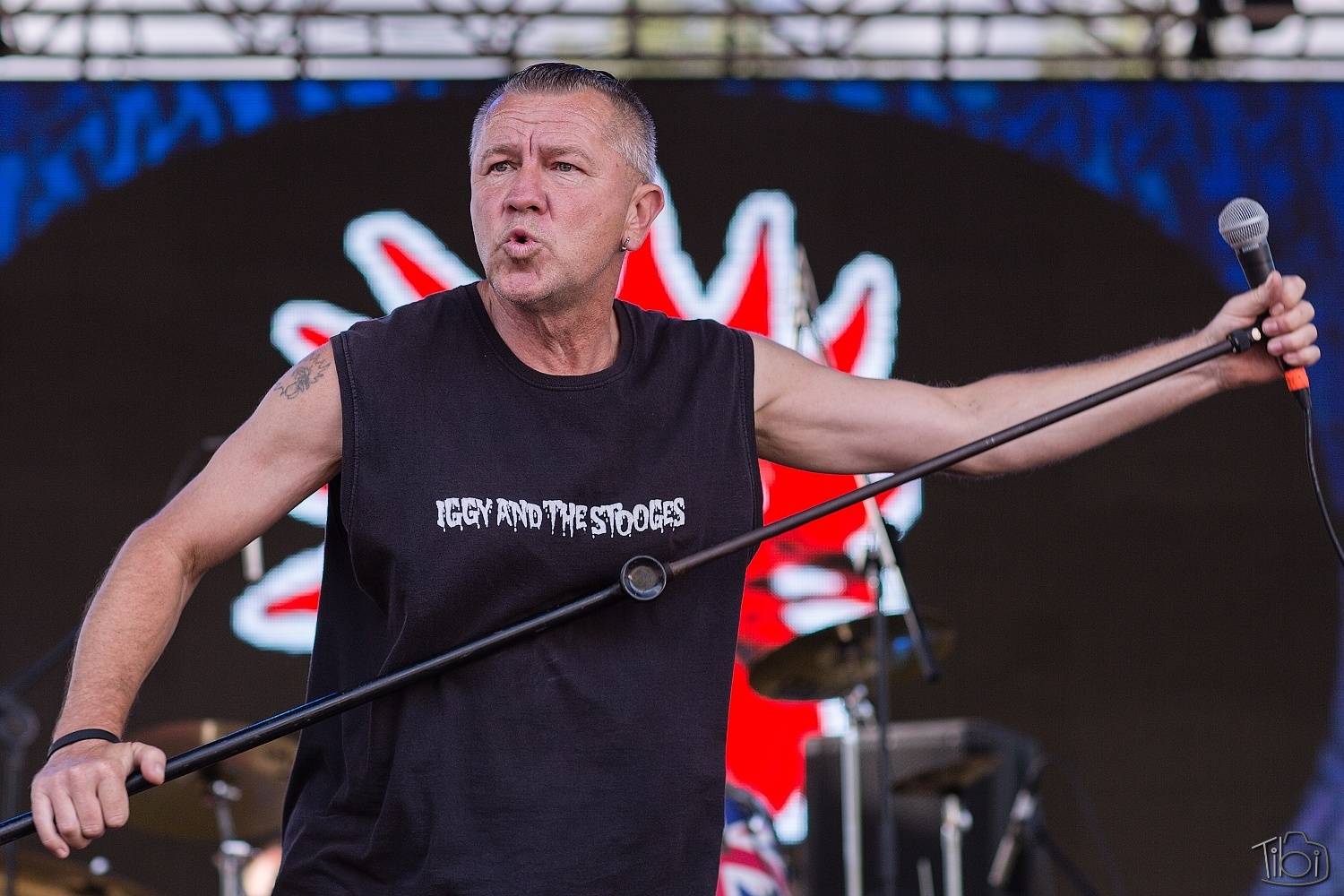 Tři sestry pily rum, pivo a zelenou, na Keltskou noc pozvaly E!E, Wohnout i Dymytry