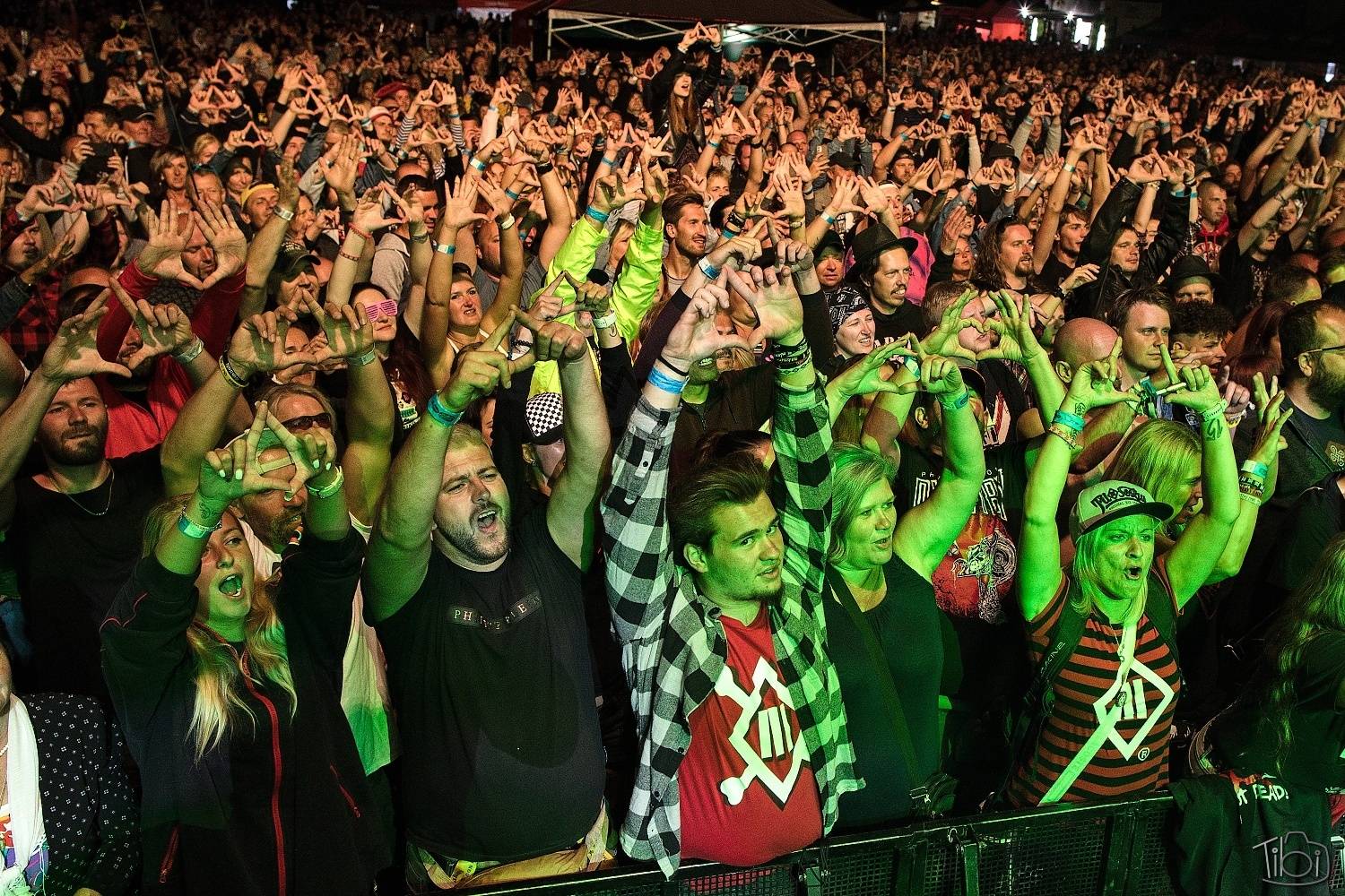 Tři sestry pily rum, pivo a zelenou, na Keltskou noc pozvaly E!E, Wohnout i Dymytry