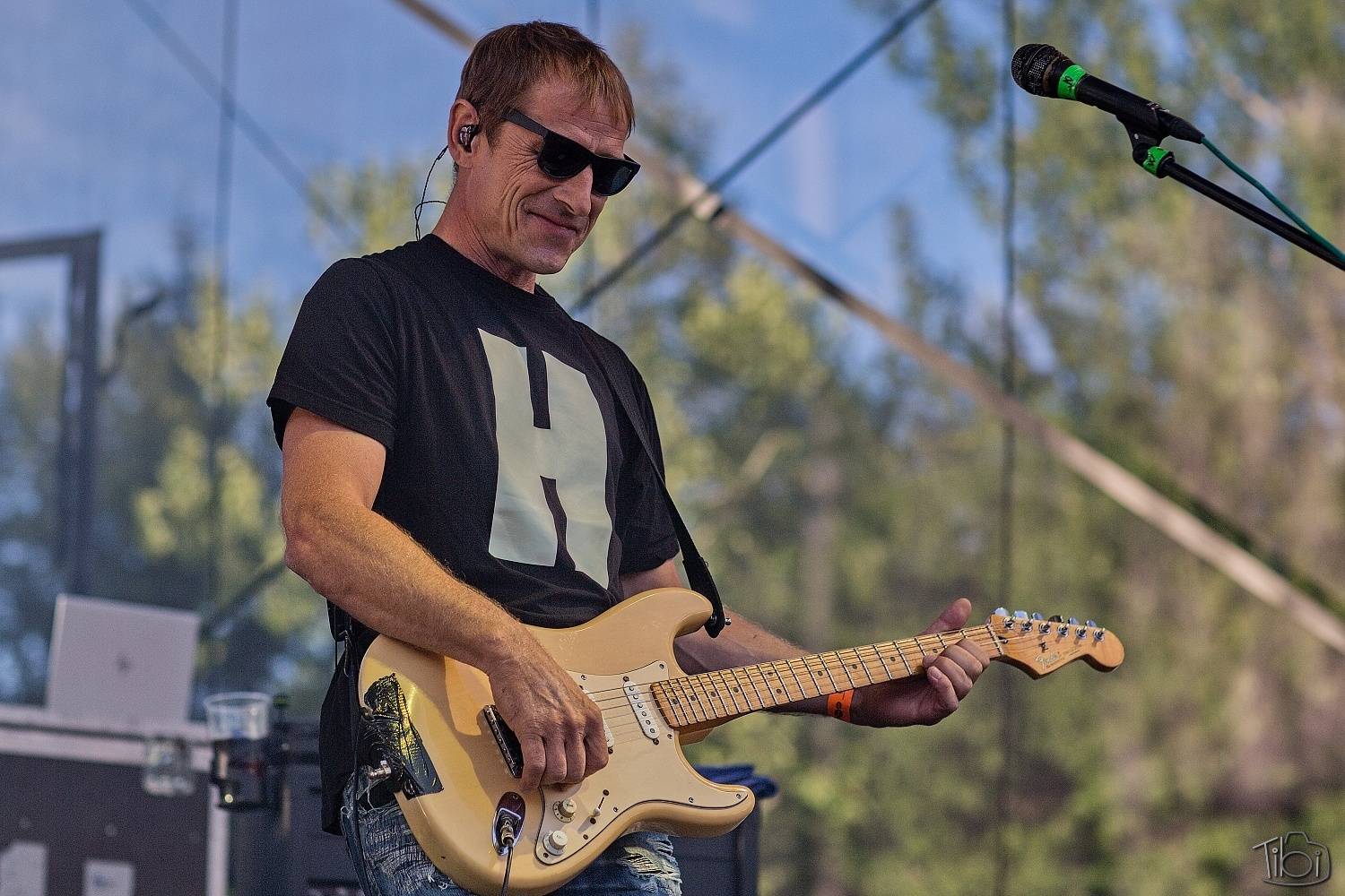 Tři sestry pily rum, pivo a zelenou, na Keltskou noc pozvaly E!E, Wohnout i Dymytry