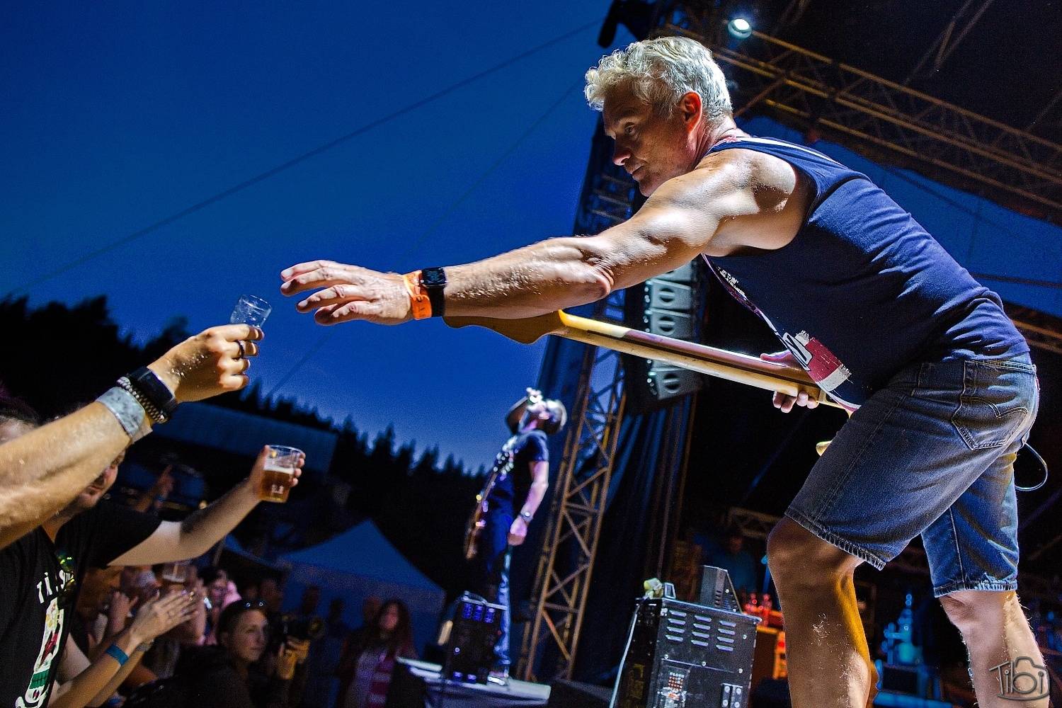 Tři sestry pily rum, pivo a zelenou, na Keltskou noc pozvaly E!E, Wohnout i Dymytry