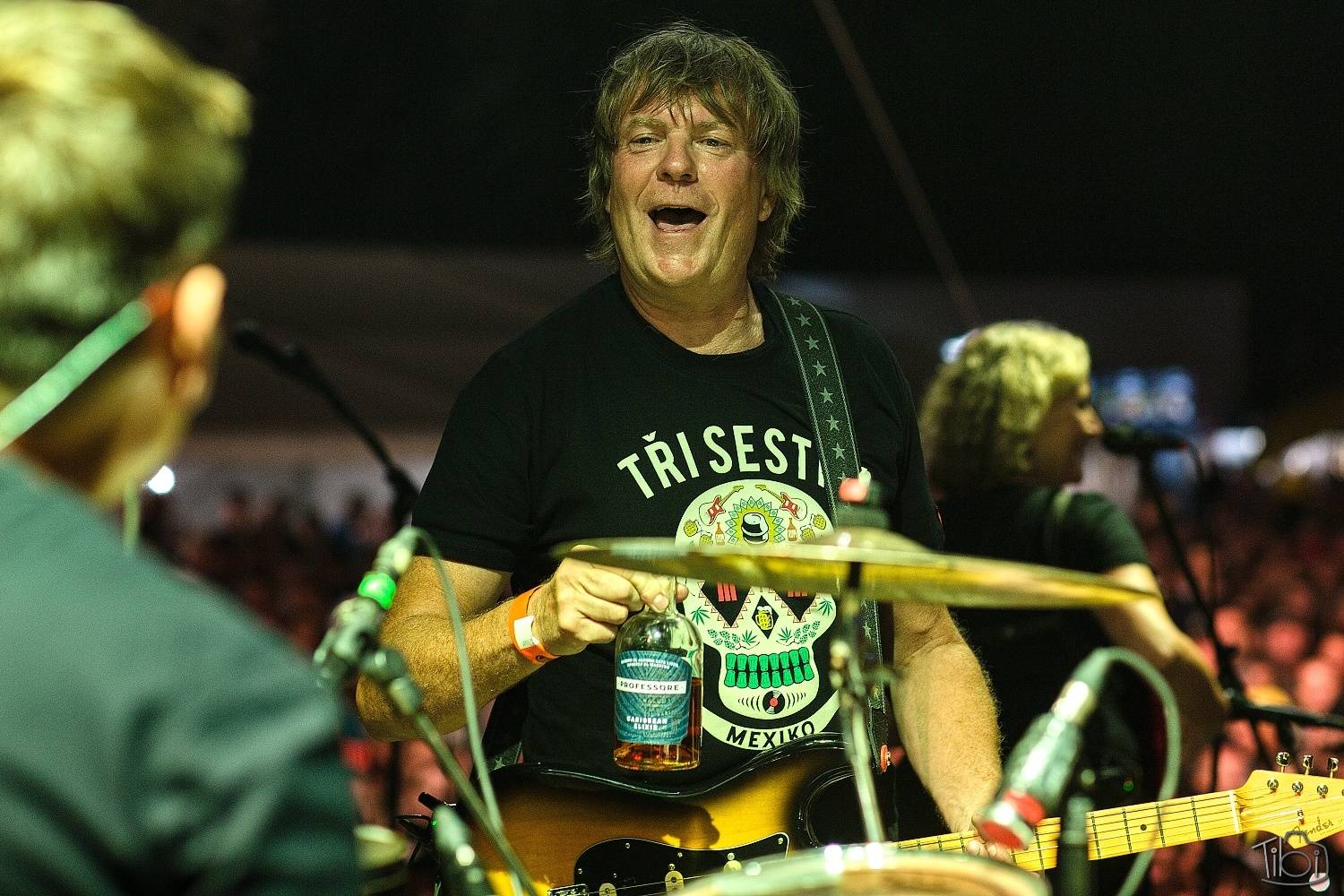 Tři sestry pily rum, pivo a zelenou, na Keltskou noc pozvaly E!E, Wohnout i Dymytry