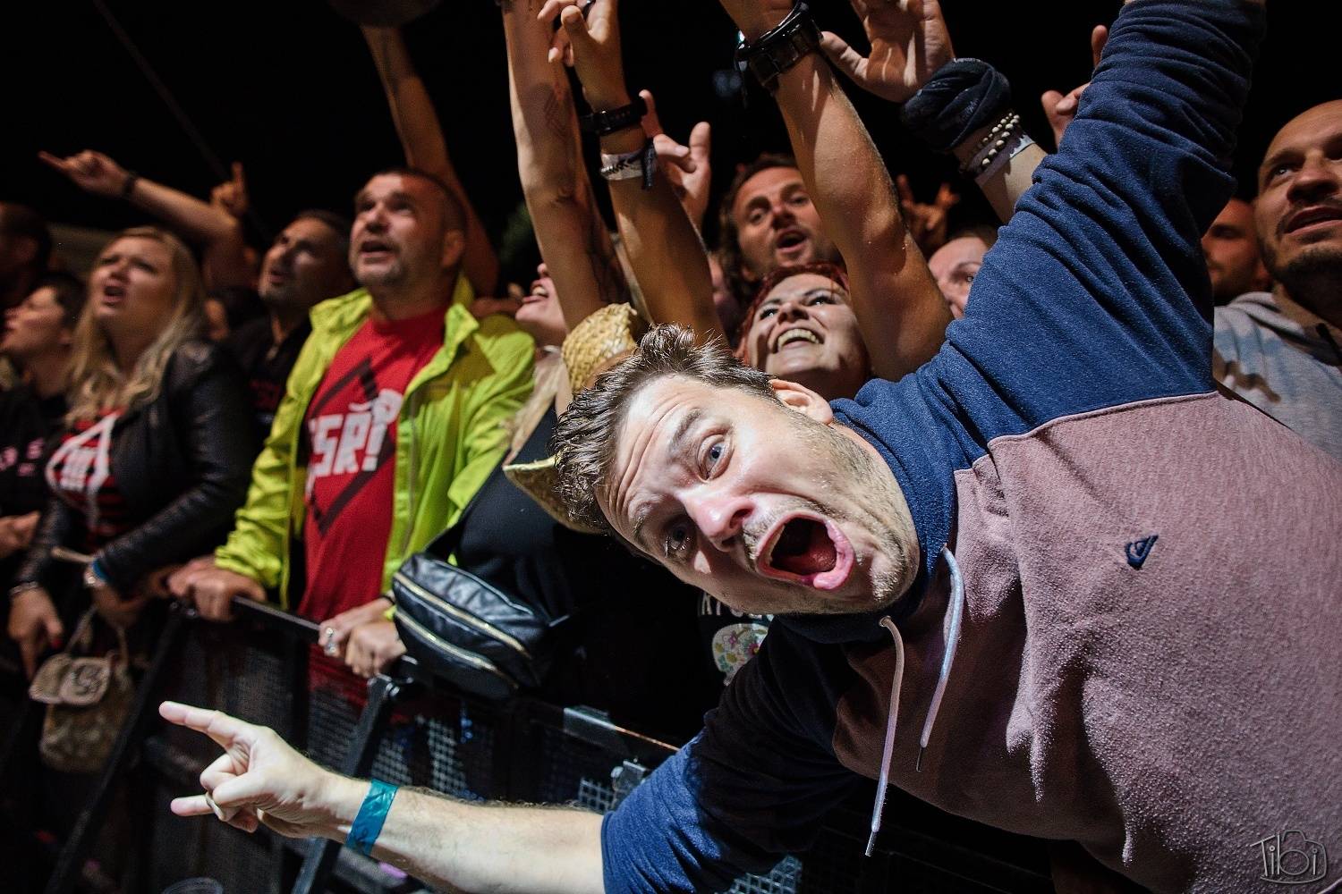 Tři sestry pily rum, pivo a zelenou, na Keltskou noc pozvaly E!E, Wohnout i Dymytry