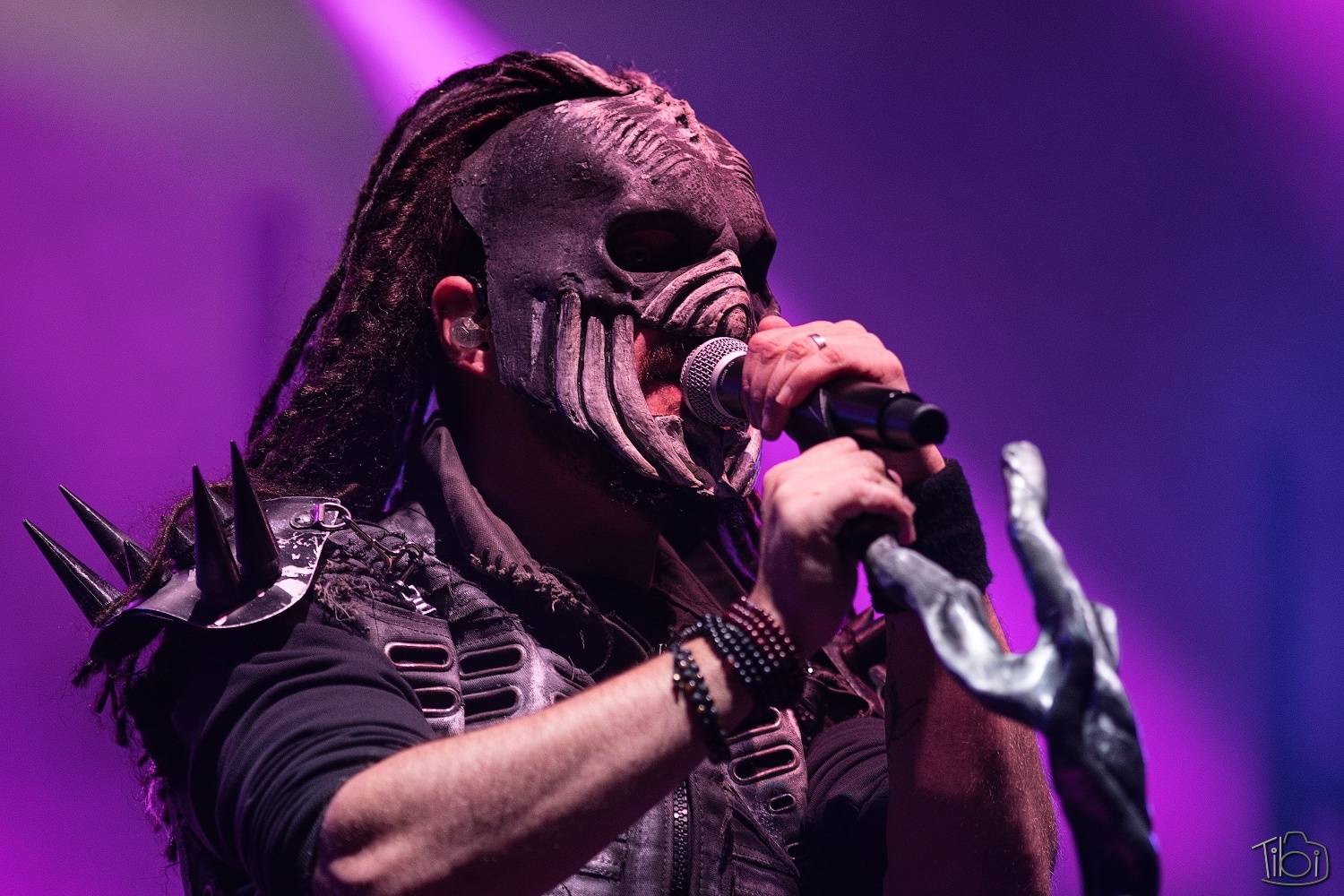 Tři sestry pily rum, pivo a zelenou, na Keltskou noc pozvaly E!E, Wohnout i Dymytry