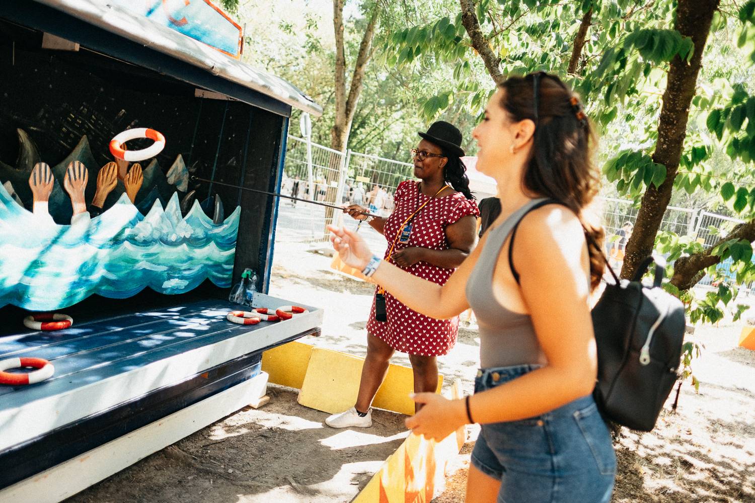 Sziget festival zahájili Dua Lipa, Nova Twins, Milky Chance i Remi Wolf