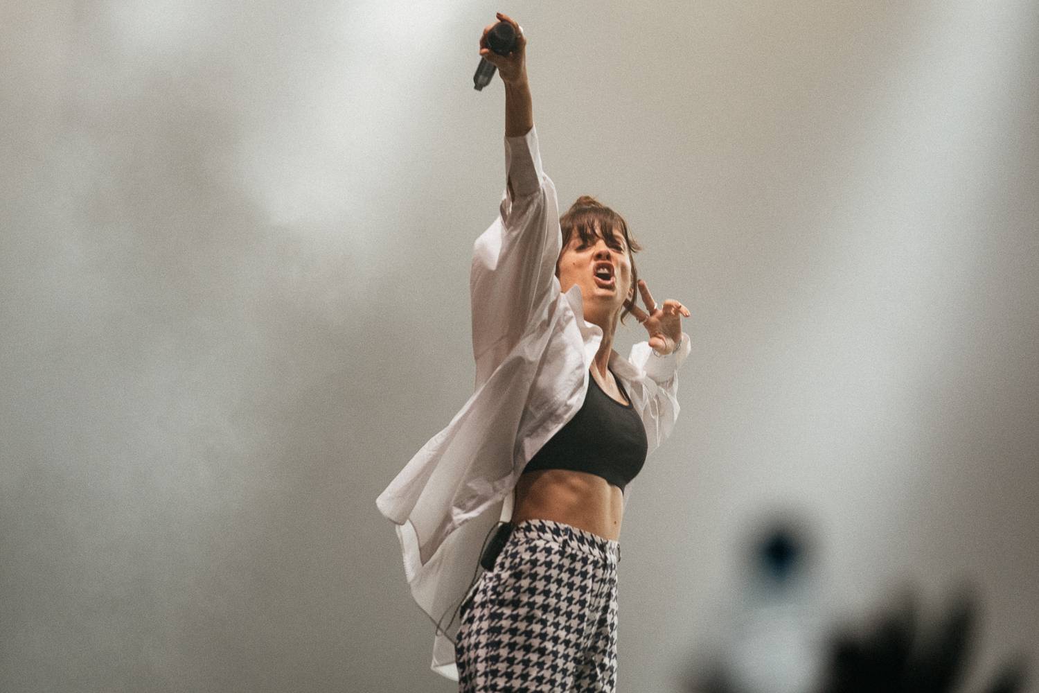 Sziget festival zahájili Dua Lipa, Nova Twins, Milky Chance i Remi Wolf