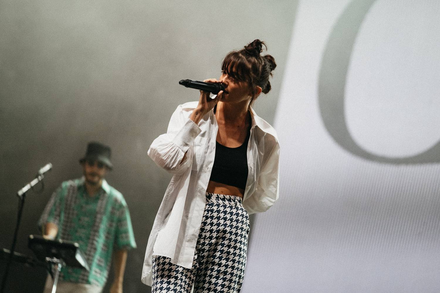 Sziget festival zahájili Dua Lipa, Nova Twins, Milky Chance i Remi Wolf