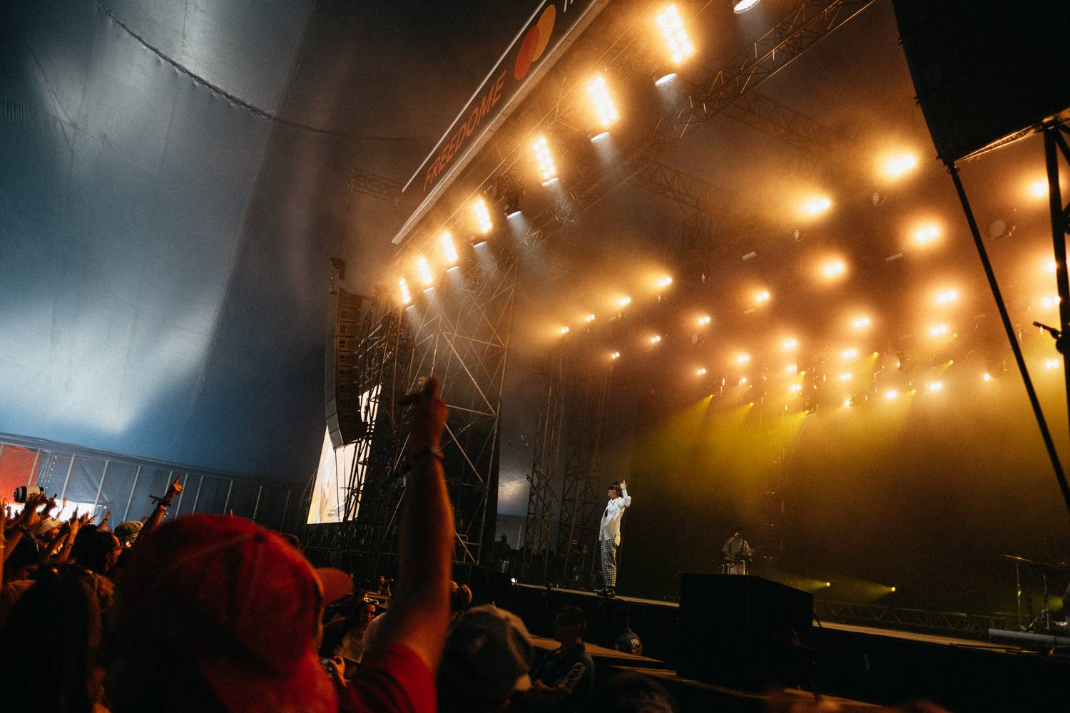 Sziget festival zahájili Dua Lipa, Nova Twins, Milky Chance i Remi Wolf