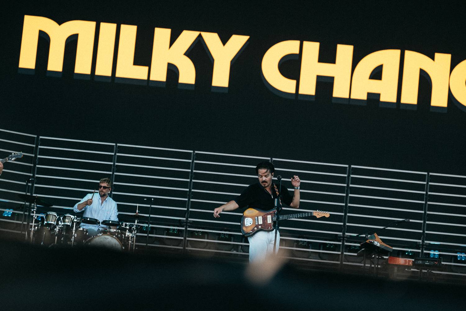 Sziget festival zahájili Dua Lipa, Nova Twins, Milky Chance i Remi Wolf