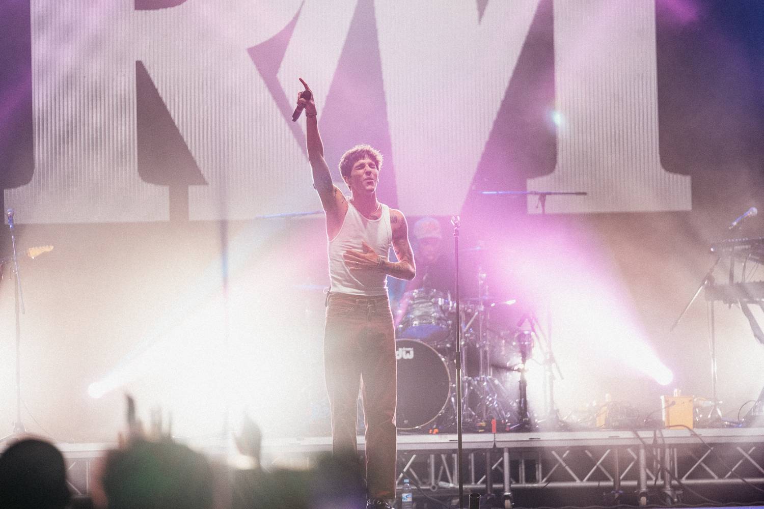 Sziget festival zahájili Dua Lipa, Nova Twins, Milky Chance i Remi Wolf