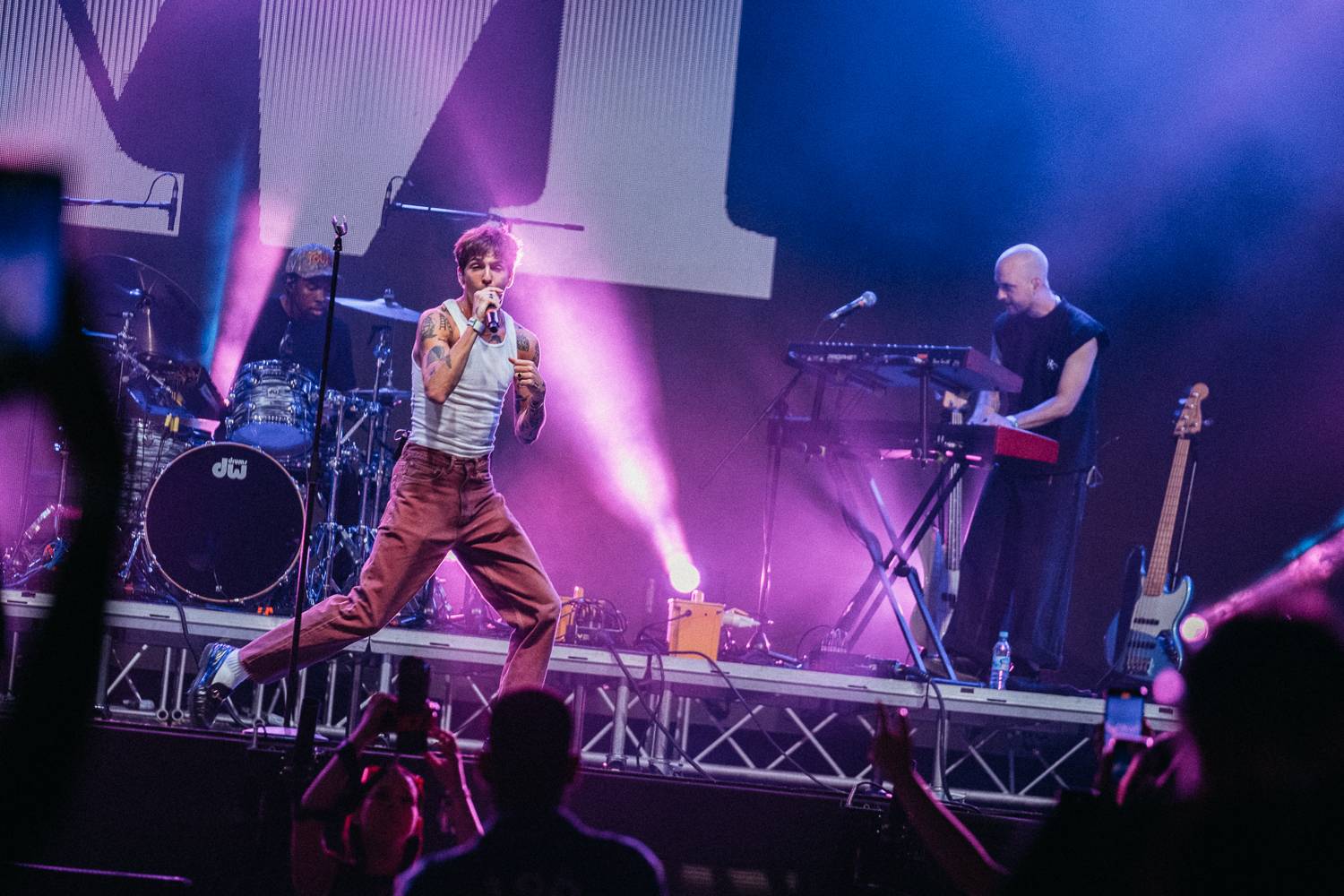 Sziget festival zahájili Dua Lipa, Nova Twins, Milky Chance i Remi Wolf