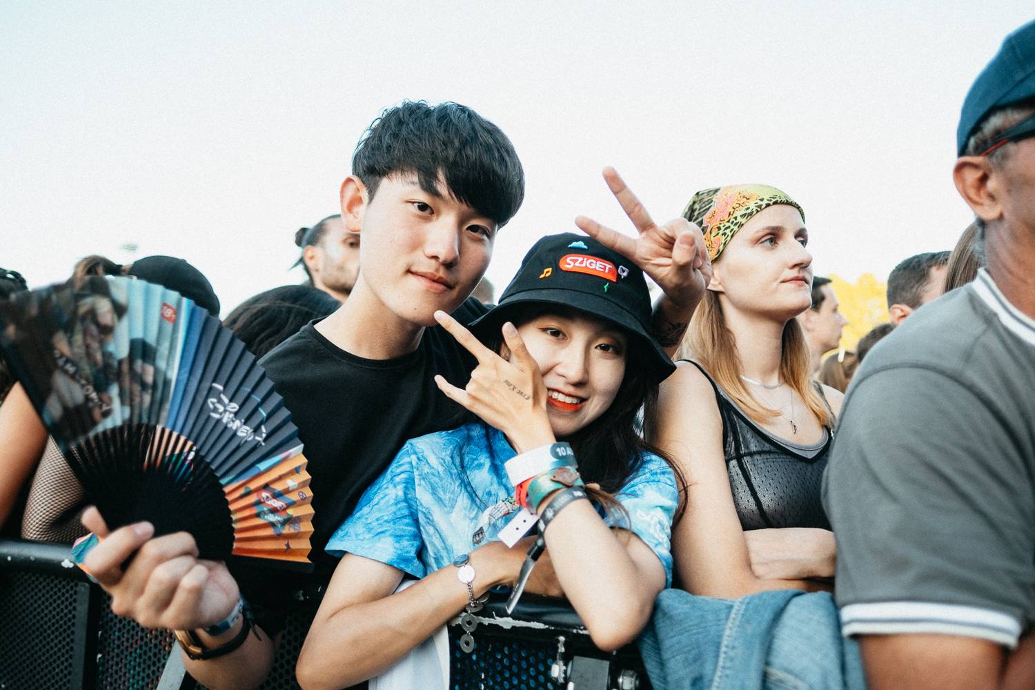 Sziget festival zahájili Dua Lipa, Nova Twins, Milky Chance i Remi Wolf