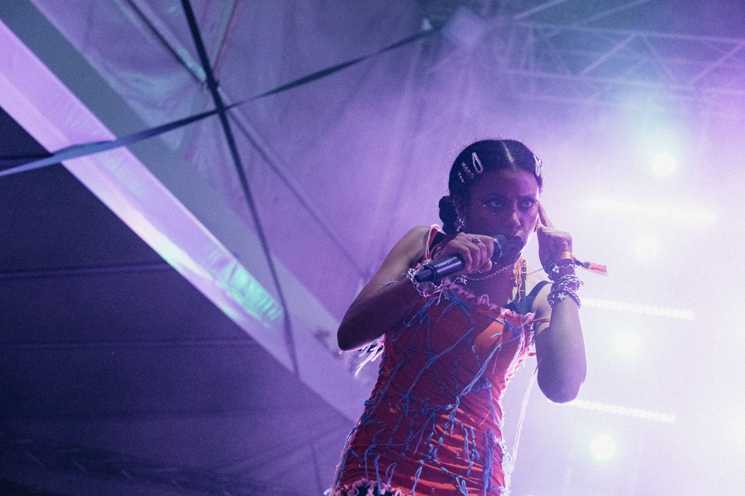 Sziget festival zahájili Dua Lipa, Nova Twins, Milky Chance i Remi Wolf