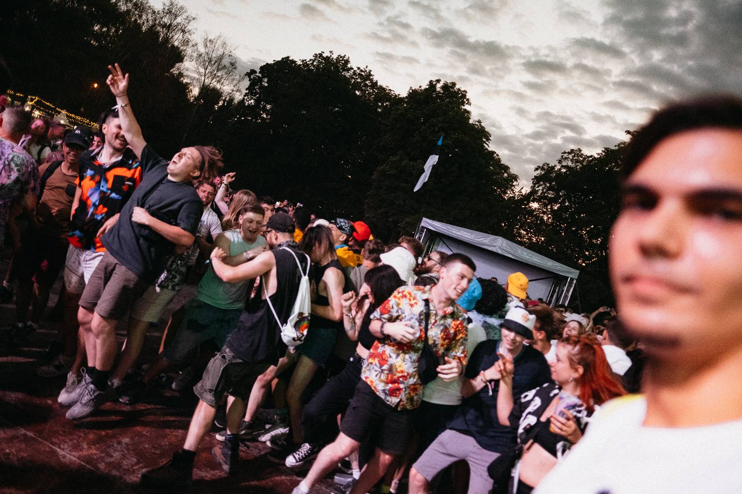 Sziget festival zahájili Dua Lipa, Nova Twins, Milky Chance i Remi Wolf