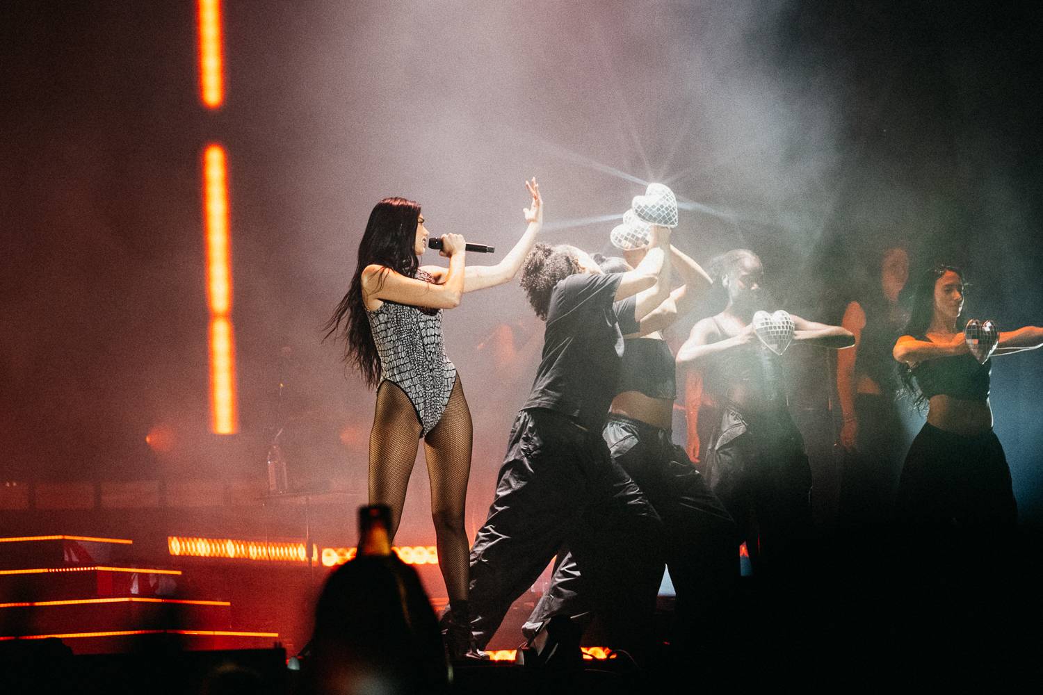 Sziget festival zahájili Dua Lipa, Nova Twins, Milky Chance i Remi Wolf