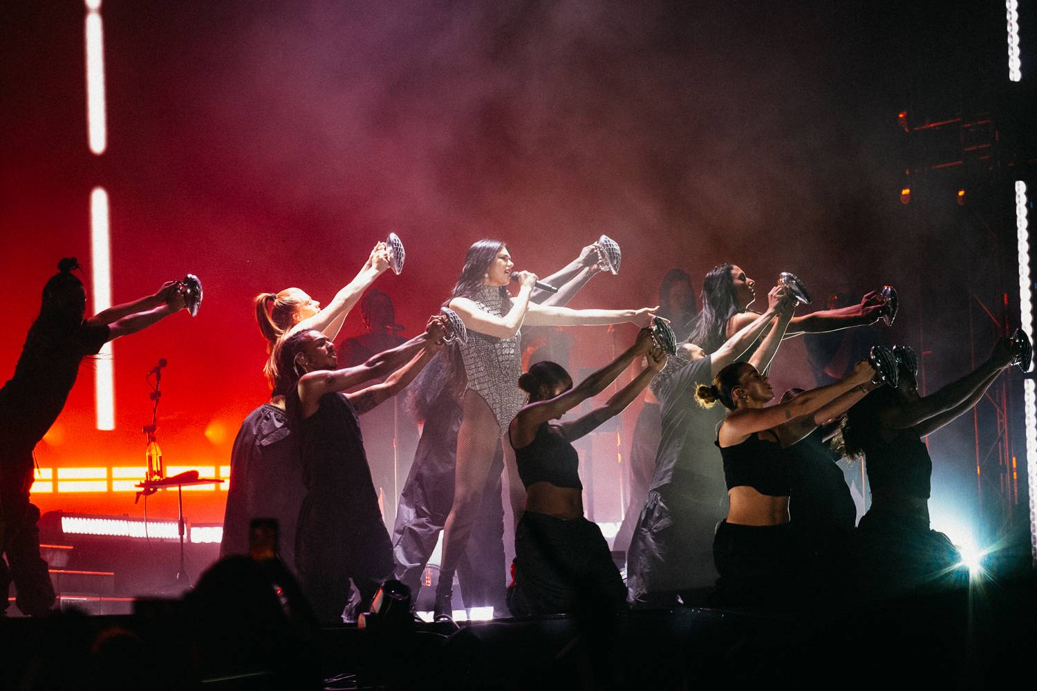 Sziget festival zahájili Dua Lipa, Nova Twins, Milky Chance i Remi Wolf