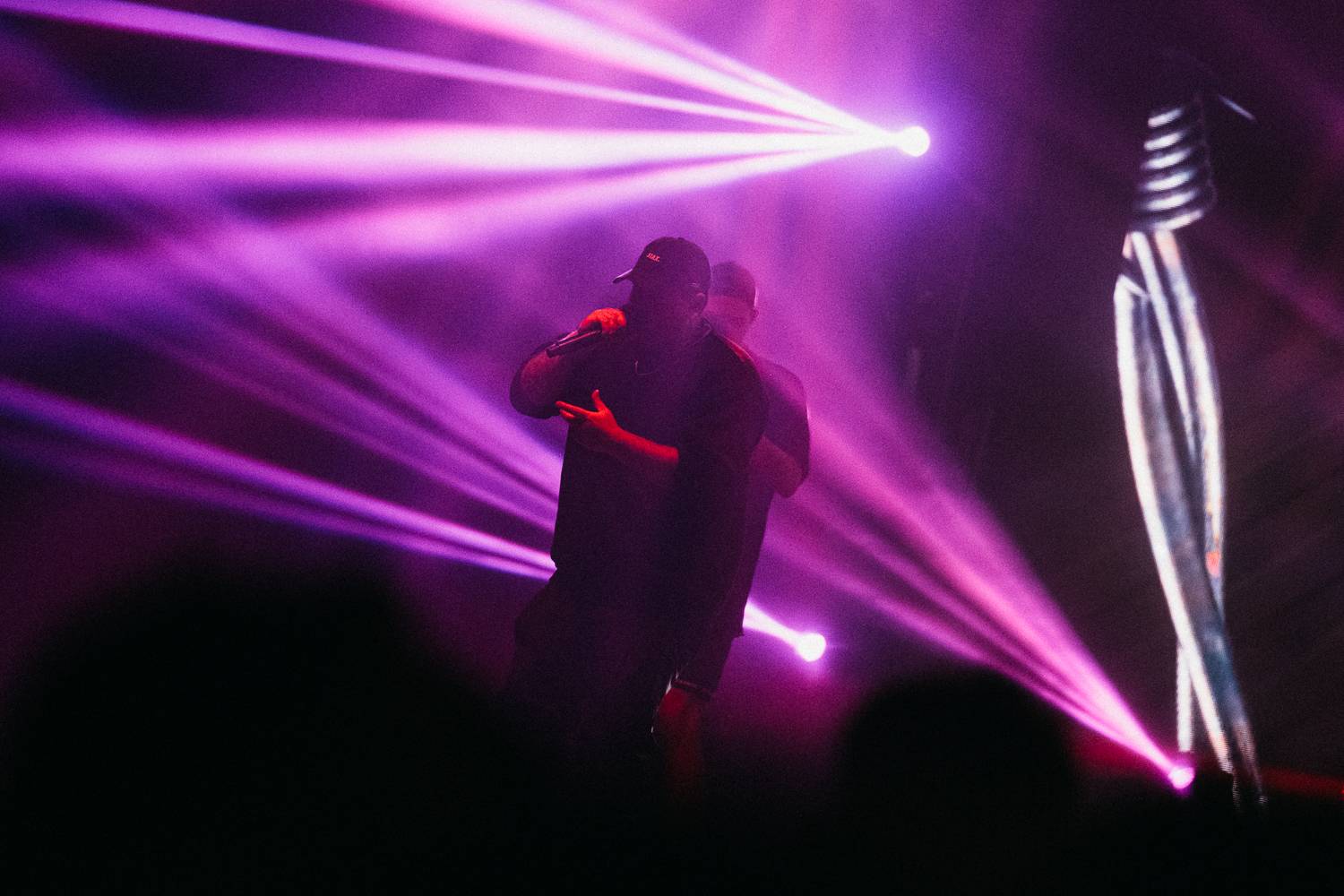 Sziget festival zahájili Dua Lipa, Nova Twins, Milky Chance i Remi Wolf