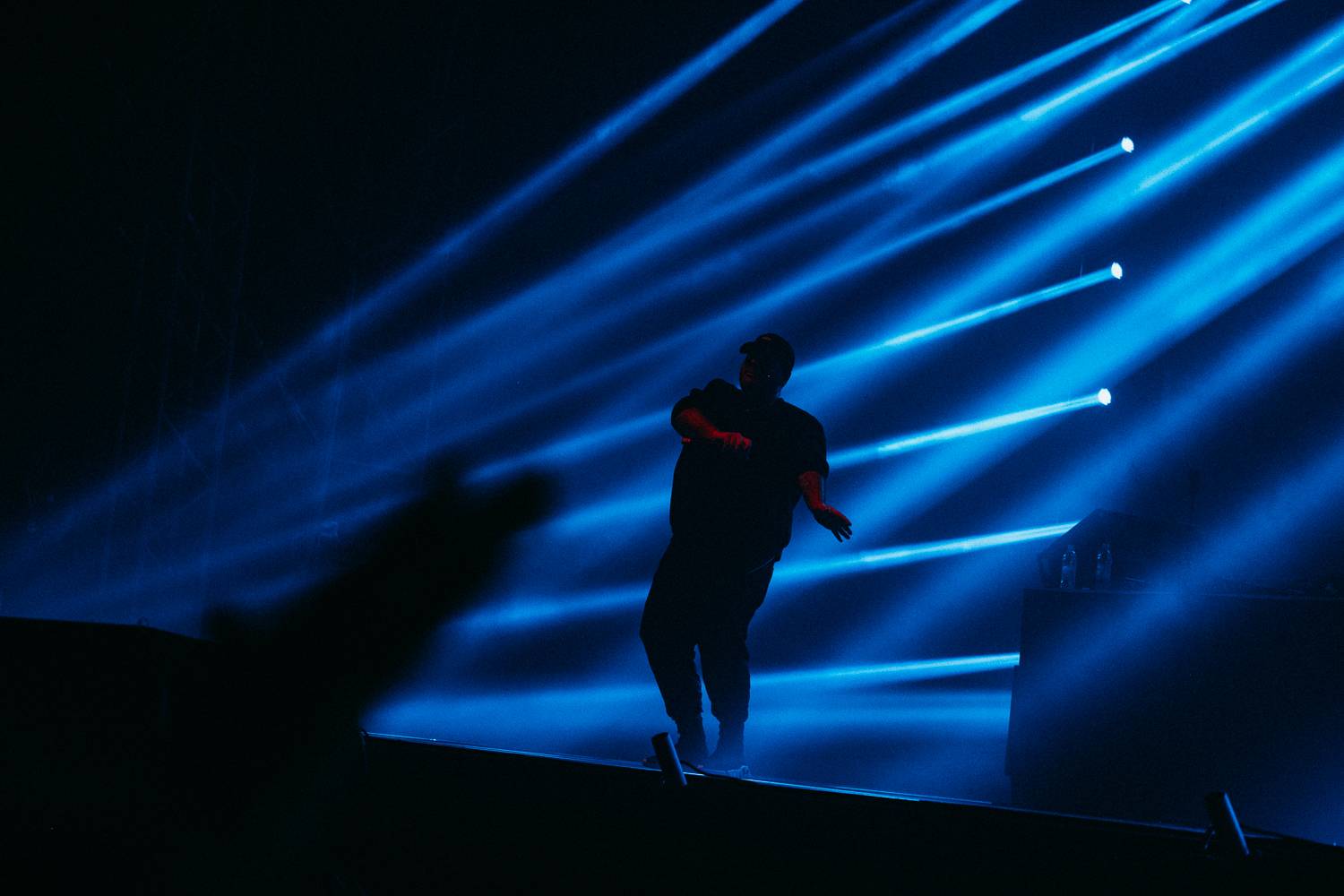 Sziget festival zahájili Dua Lipa, Nova Twins, Milky Chance i Remi Wolf