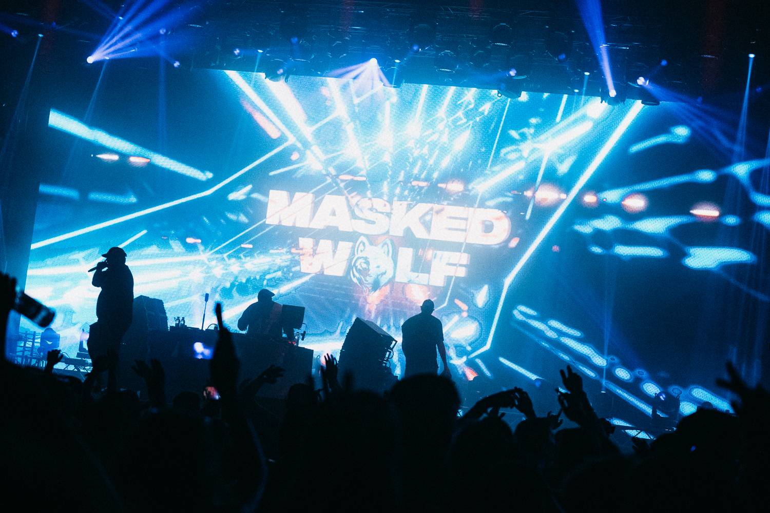 Sziget festival zahájili Dua Lipa, Nova Twins, Milky Chance i Remi Wolf