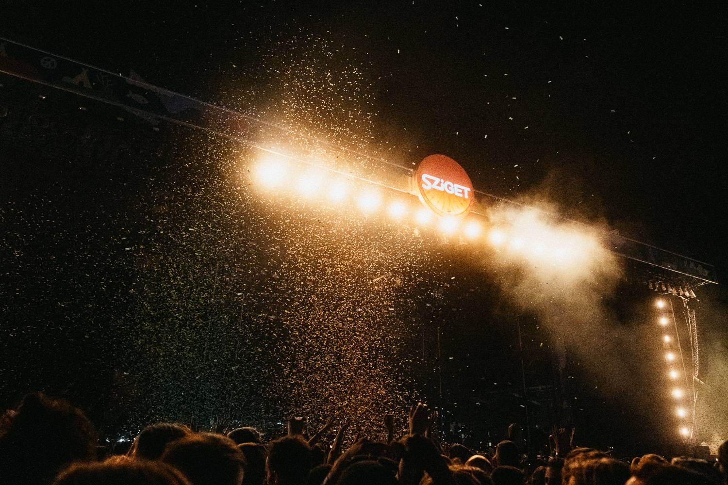 Sziget festival zahájili Dua Lipa, Nova Twins, Milky Chance i Remi Wolf