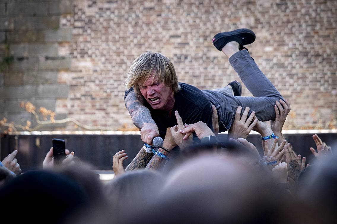 Na Brutal Assault se plavalo nad hlavami a pařilo v kotli. Ukázali se Lorna Shore, Jinjer, Cannibal Corpse nebo Dark Funeral