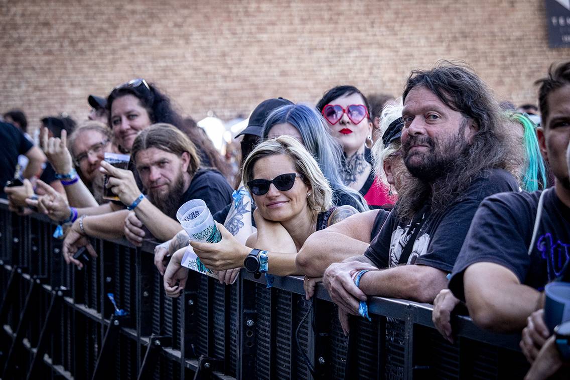 Na Brutal Assault se plavalo nad hlavami a pařilo v kotli. Ukázali se Lorna Shore, Jinjer, Cannibal Corpse nebo Dark Funeral