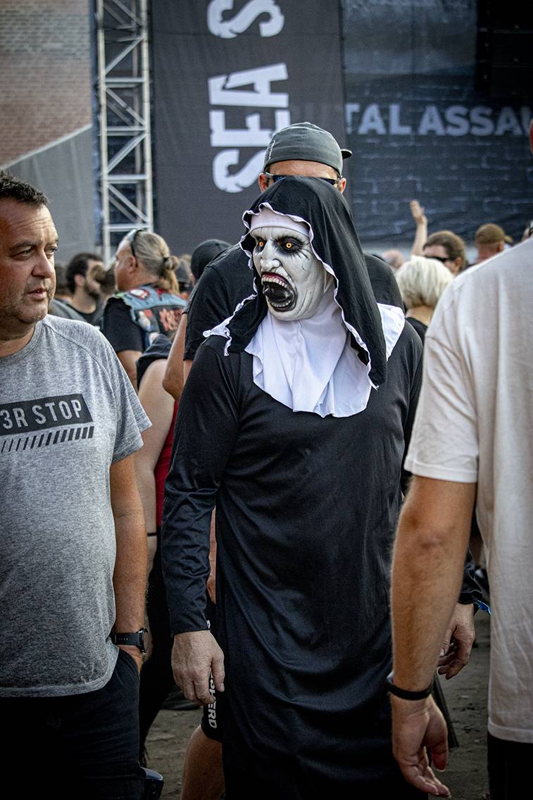 Na Brutal Assault se plavalo nad hlavami a pařilo v kotli. Ukázali se Lorna Shore, Jinjer, Cannibal Corpse nebo Dark Funeral